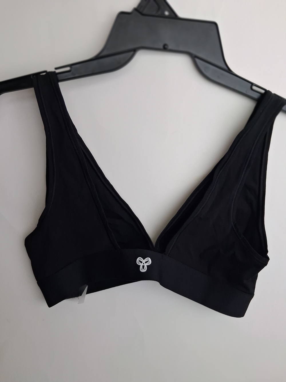 TNA Black Wireless Deep V Bralette - Picture 3 of 13
